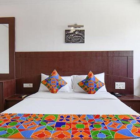 Hotel Shirdi Sai Wada Buitenkant foto