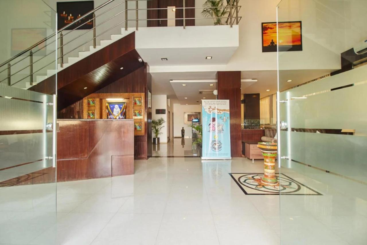 Hotel Shirdi Sai Wada Buitenkant foto
