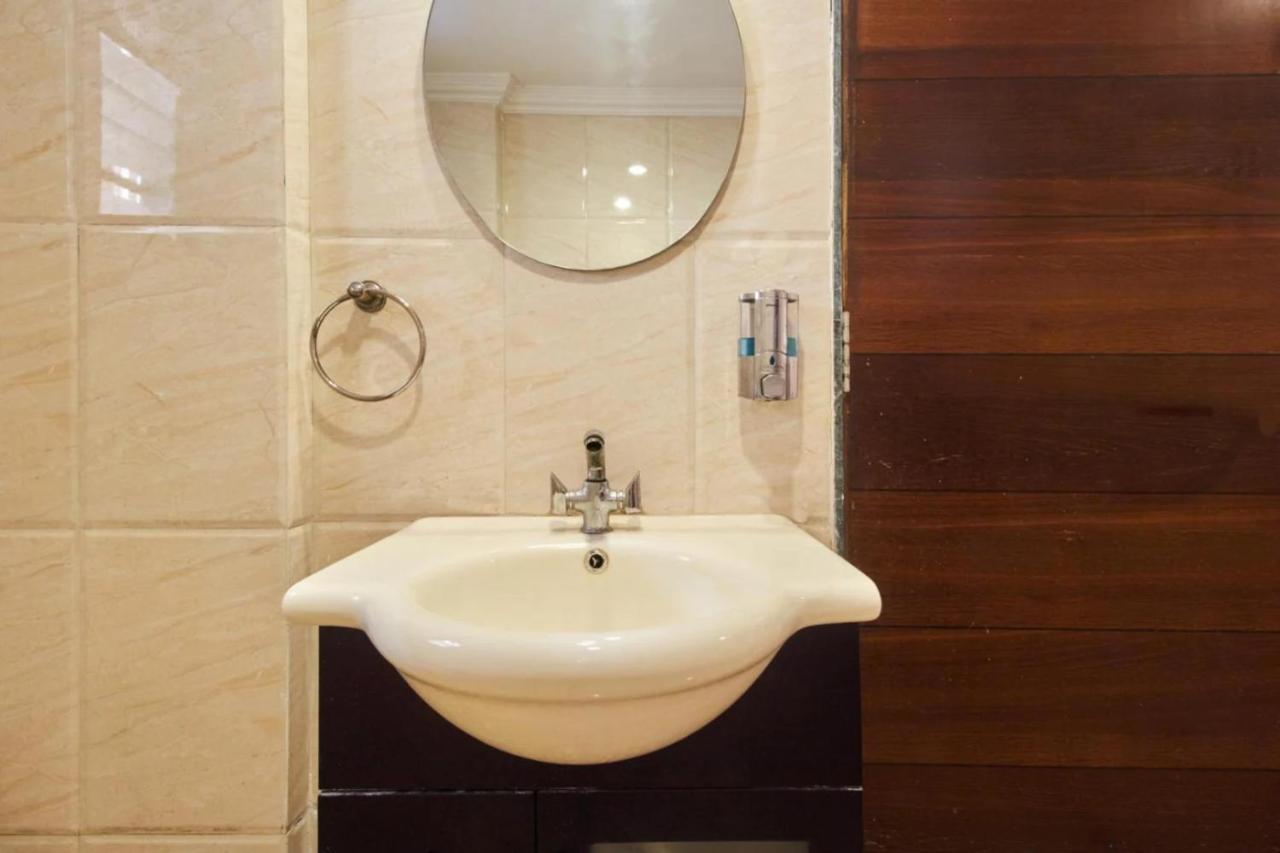 Hotel Shirdi Sai Wada Buitenkant foto