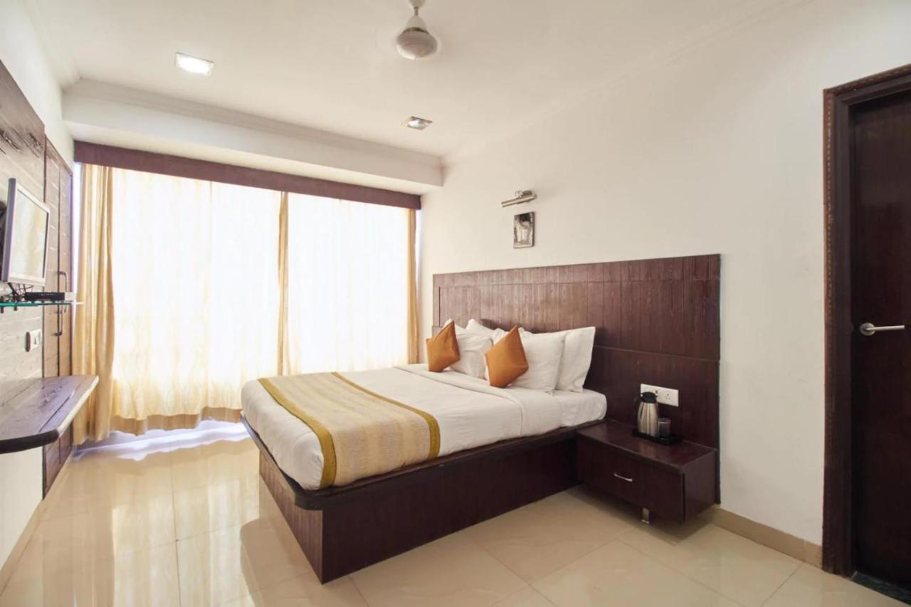 Hotel Shirdi Sai Wada Buitenkant foto