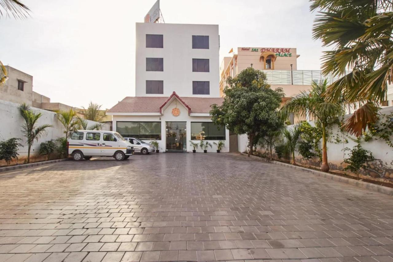 Hotel Shirdi Sai Wada Buitenkant foto