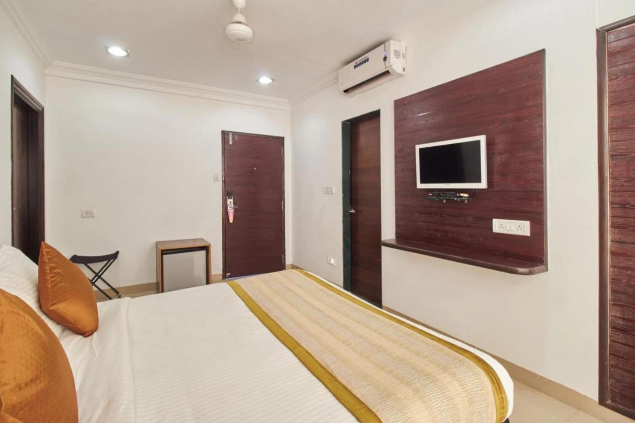 Hotel Shirdi Sai Wada Buitenkant foto