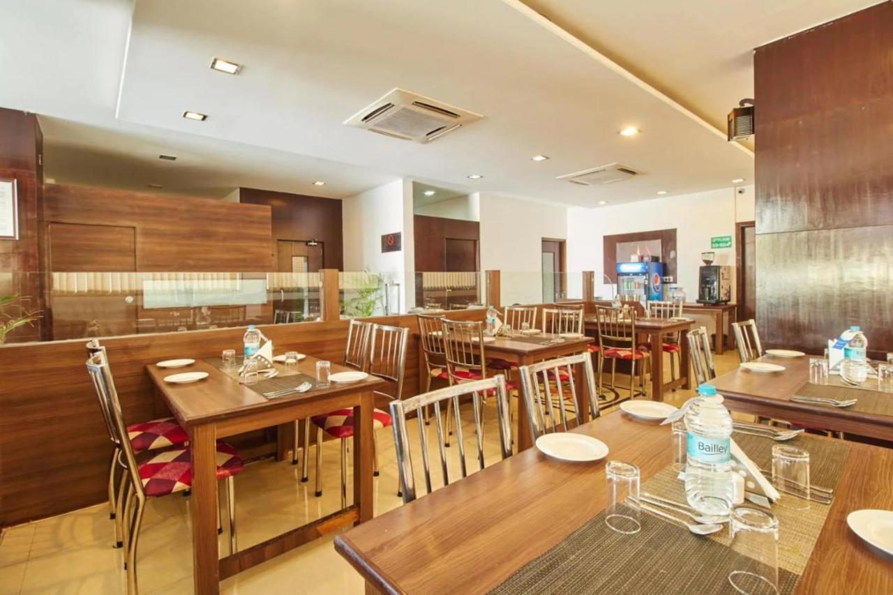Hotel Shirdi Sai Wada Buitenkant foto