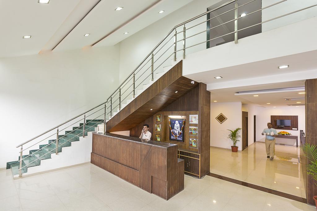 Hotel Shirdi Sai Wada Buitenkant foto
