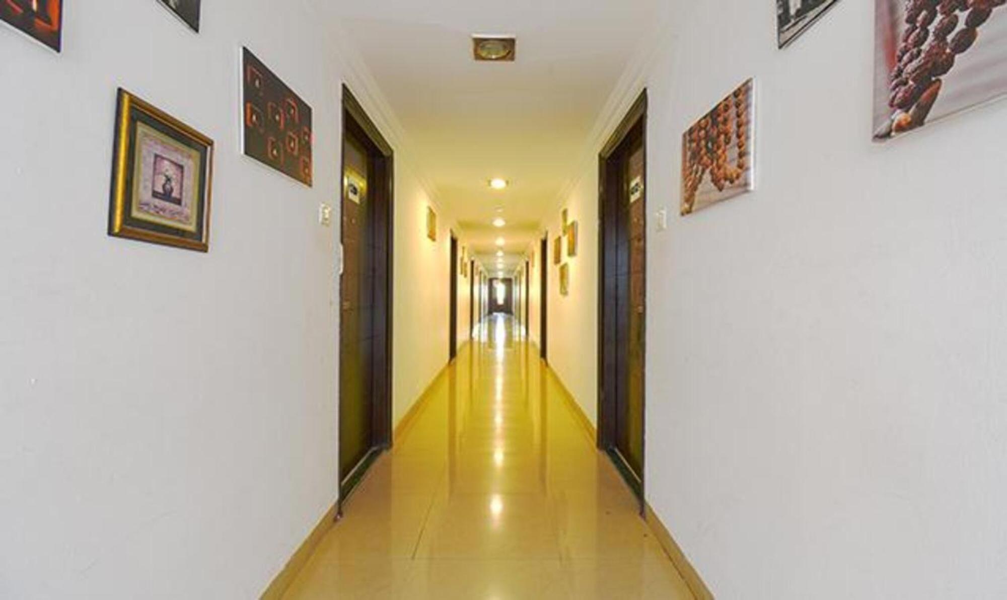 Hotel Shirdi Sai Wada Buitenkant foto
