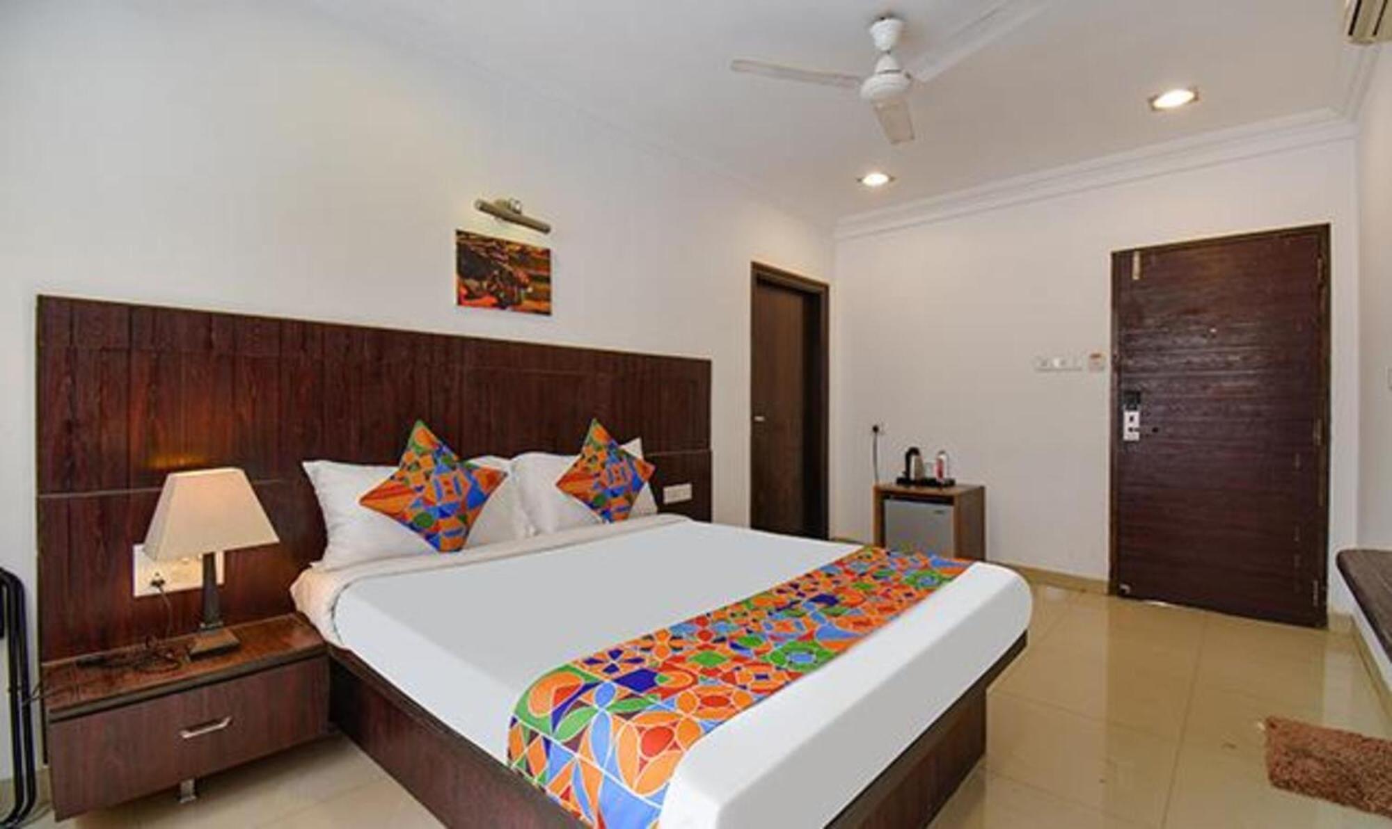 Hotel Shirdi Sai Wada Buitenkant foto