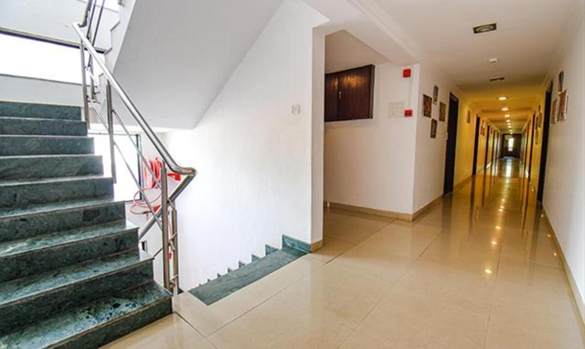 Hotel Shirdi Sai Wada Buitenkant foto