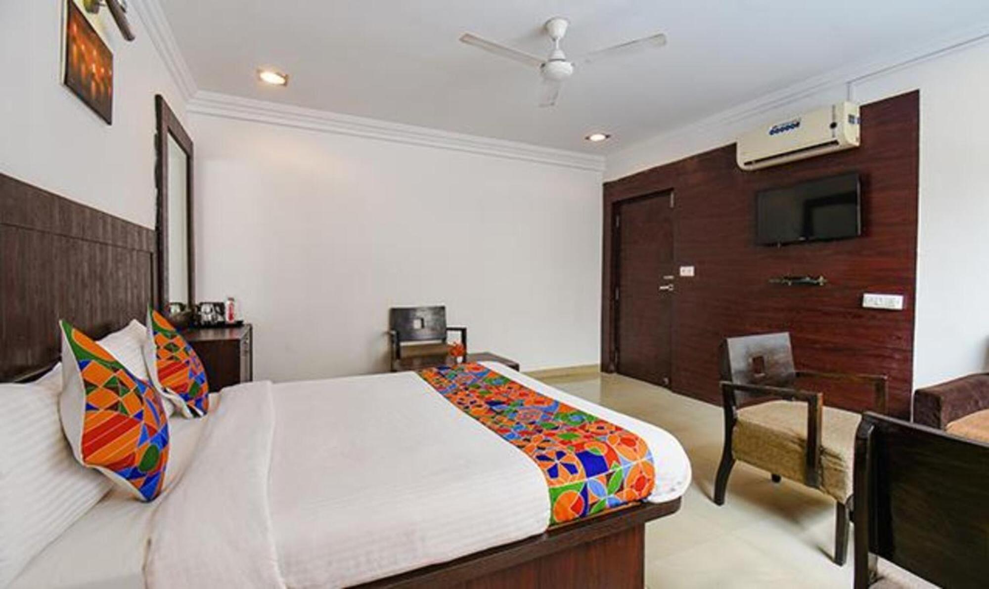 Hotel Shirdi Sai Wada Buitenkant foto