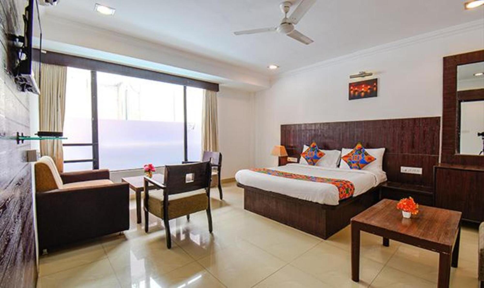 Hotel Shirdi Sai Wada Buitenkant foto