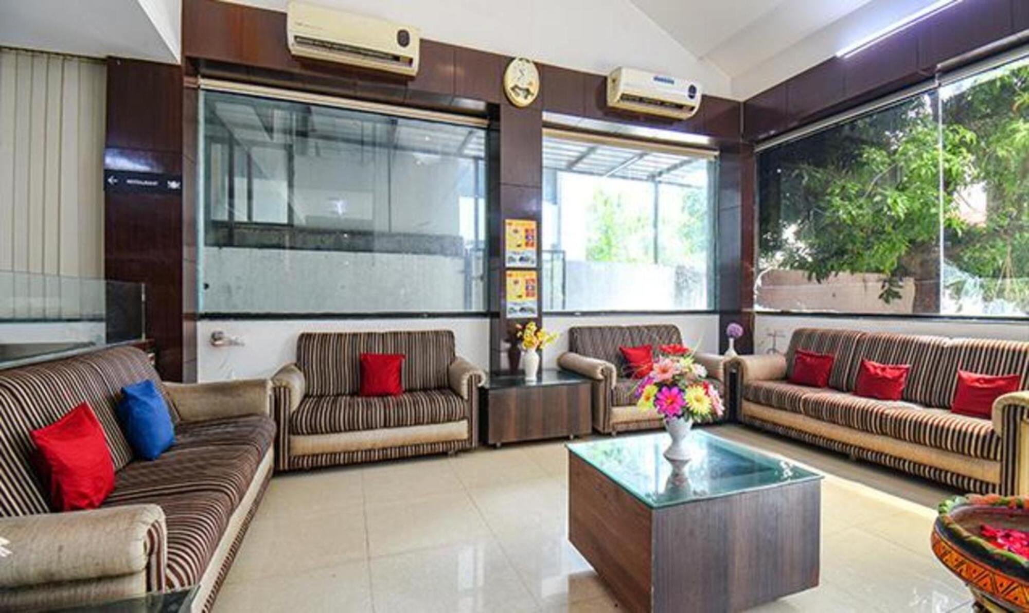 Hotel Shirdi Sai Wada Buitenkant foto