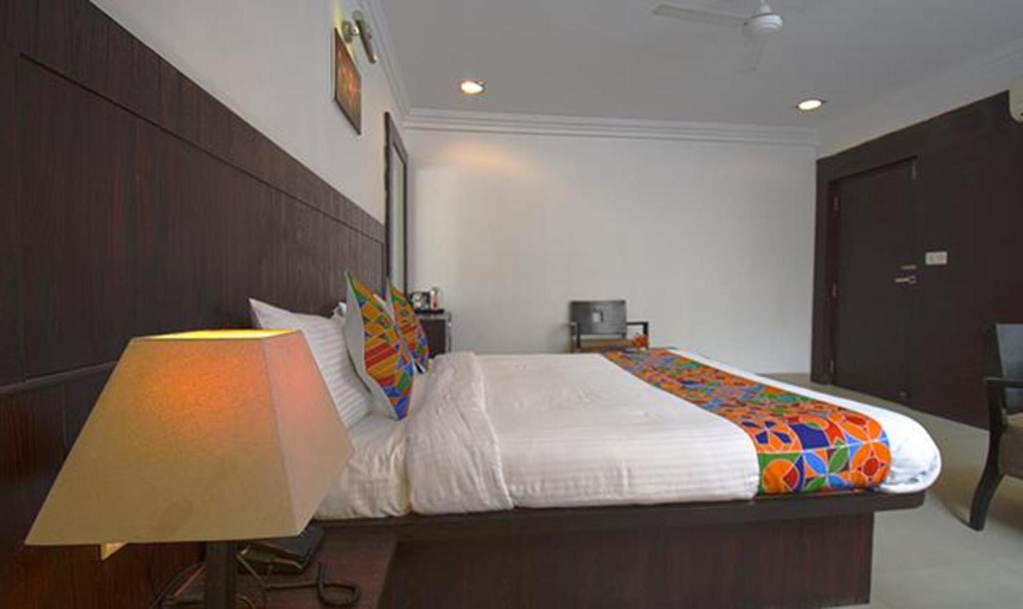 Hotel Shirdi Sai Wada Buitenkant foto