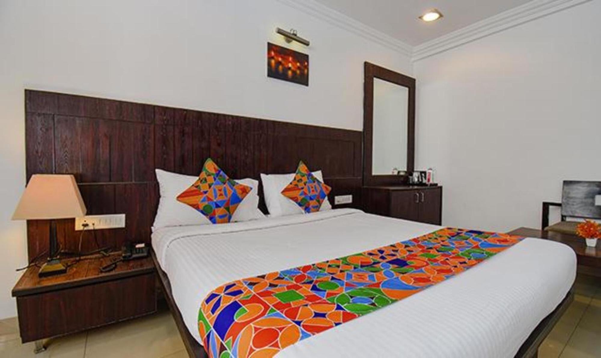 Hotel Shirdi Sai Wada Buitenkant foto