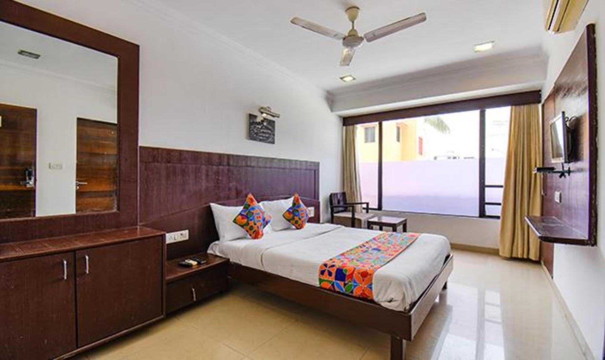 Hotel Shirdi Sai Wada Buitenkant foto
