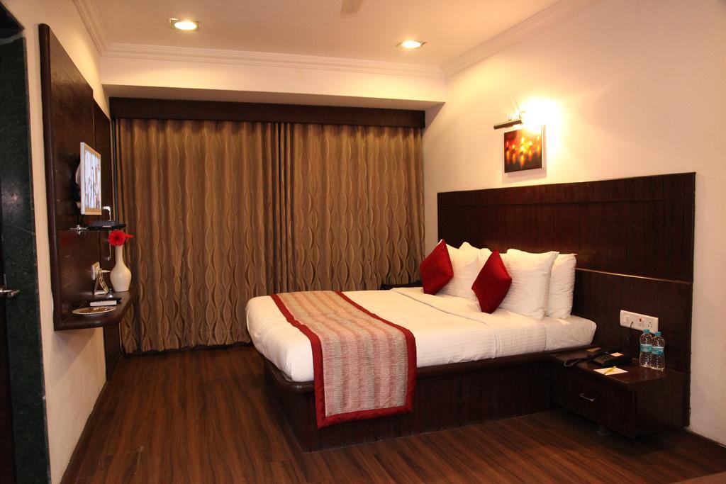 Hotel Shirdi Sai Wada Buitenkant foto